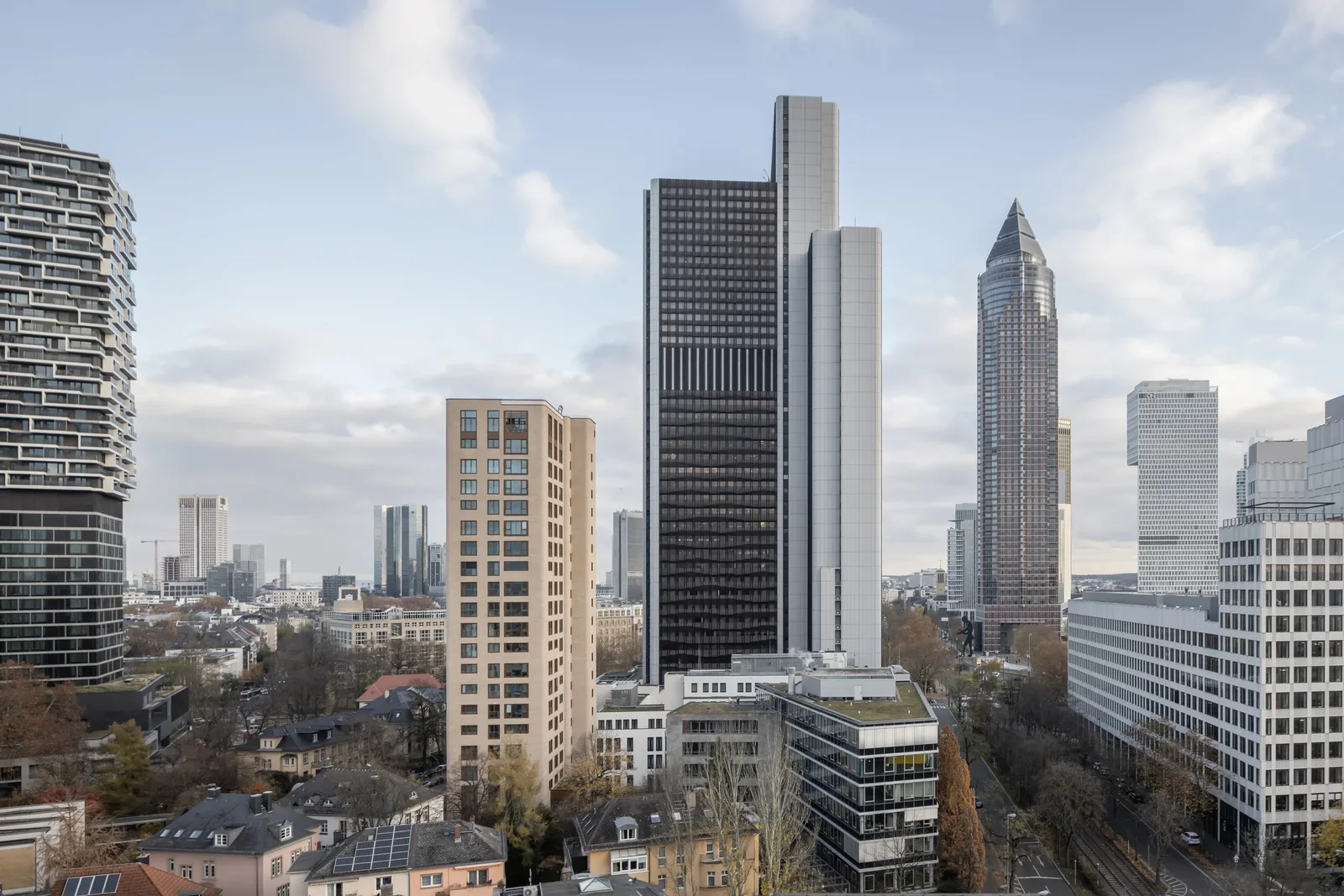 Blick vom Westend Quartier auf die Frankfurter Skyline
